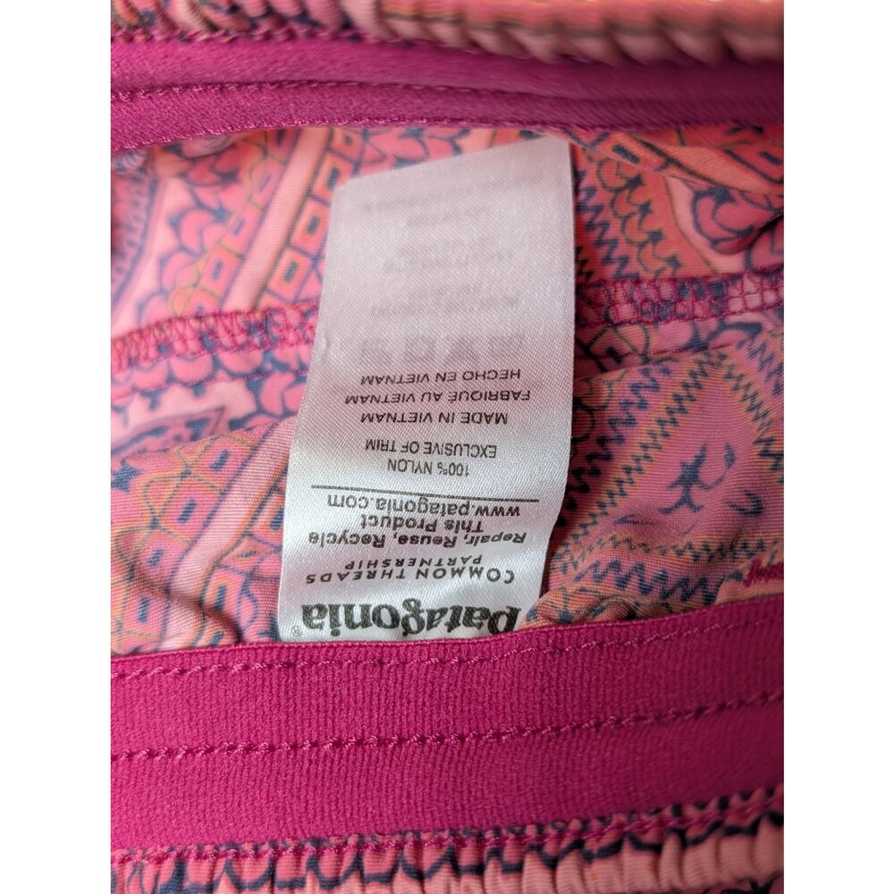 Patagonia Shorts with Geometric Triangles Size Medium - Picture 4 of 8